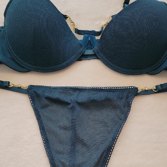 Just Sexy Lingerie Set with Gold Details - Picture 3 of 6